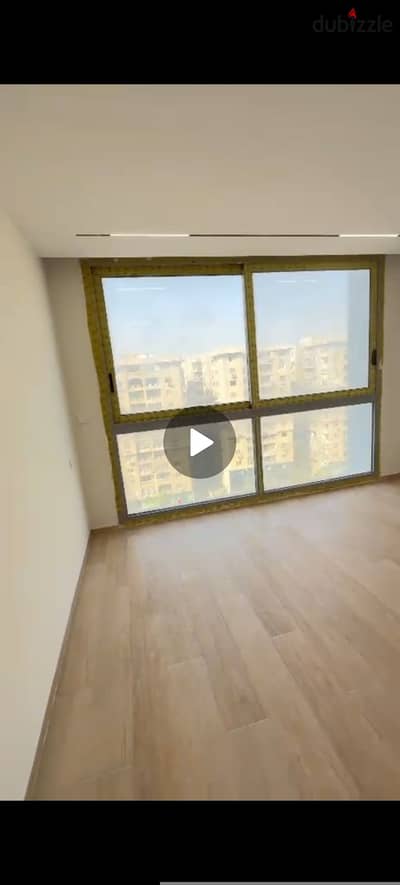 شقه   قانون جديد ف كمبوند ون قطاميه  غرفتين و اتين حمام  ع دائري المعادي مباشره  الكمبوند في موقع متميز  يوجد فيه حممات سباحه ويوجد ايضا مسحات كبيره خضراء ويوجد مكان للألعاب خاص بالأطفال  ويوجد ايضا استار باكس ويوجد كافه الخدمات كما أن الكمبوند محاط بالكا