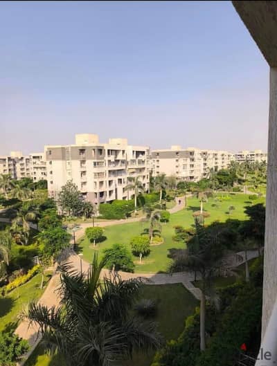 An exceptional rental opportunity in Madinaty: a 116 sqm apartment in Phase B-10, featuring a wide garden view and a direct northerly exposure.