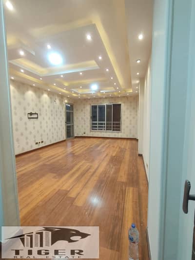 For rent in my city, an apartment with 3 bedrooms, ultra-super-luxury finishing, 124 m
