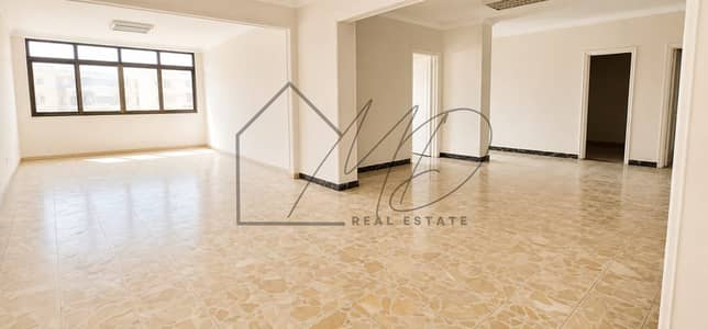 Administrative headquarters for rent 240 sqm in Roshdy