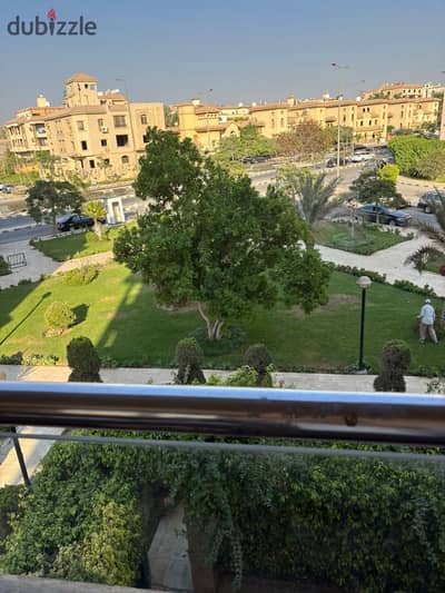 Apartment 198 square meters 4 bedrooms for sale at a bargain price