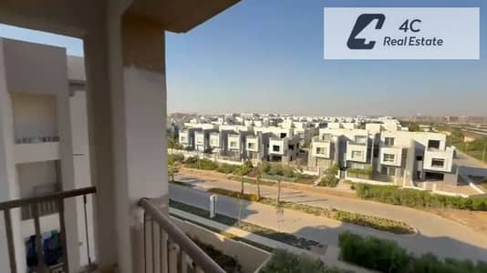 للبيع شقة 191 متر متشطبة بالكامل ريسيل بمقدم مميز أقل من سعر السوق 3 غرف في هايد بارك Hyde Park التجمع الخامس بالقرب من الجولدن سكوير وشارع التسعين