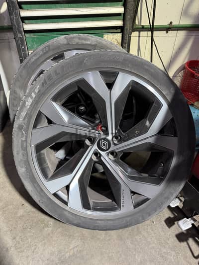 كاوتش ميشلان مستعمل 235/45 R20