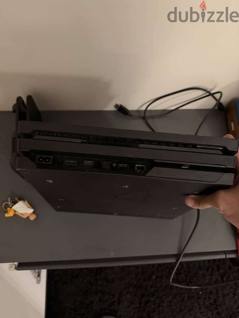 Playstation 4pro 1tb(October) 3