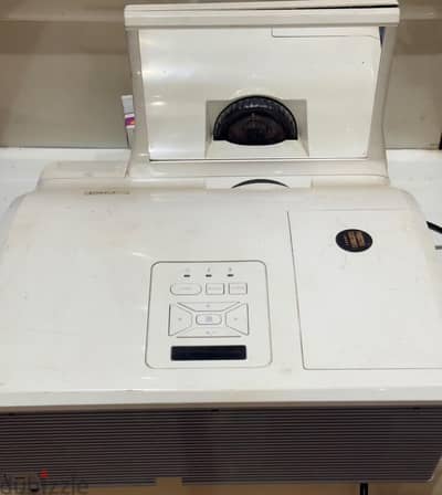 dell projector ultra short throw بروجكتور ديل