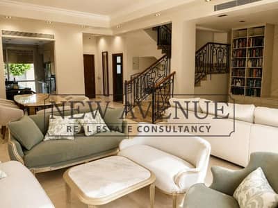 تاون هاوس ميديل للبيع في كمبوند باتيو 5 إيست Patio 5 East مدينة الشروق – تشطيب كامل وموقع متميز - تصميم داخلي واسع ومريح