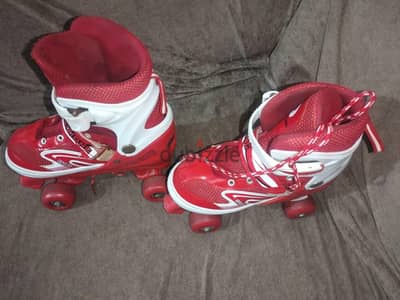 باتيناج 4 عجلات (Quad Skates) بحالة ممتازة + الحقيبة الأصلية