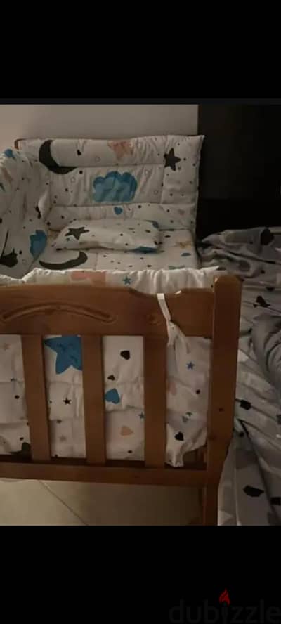 سرير بيبي  بالفرش والمرتبه بحاله ممتازه