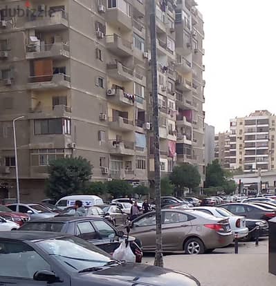 محل للبيع-في عمارات نادي السكة
