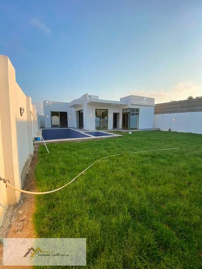 Good evening or good morning, the villa in Alexandria, King Mariout, excellent location next to services, schools, and hospitals. To contact Mr. Omar, please visit the office.