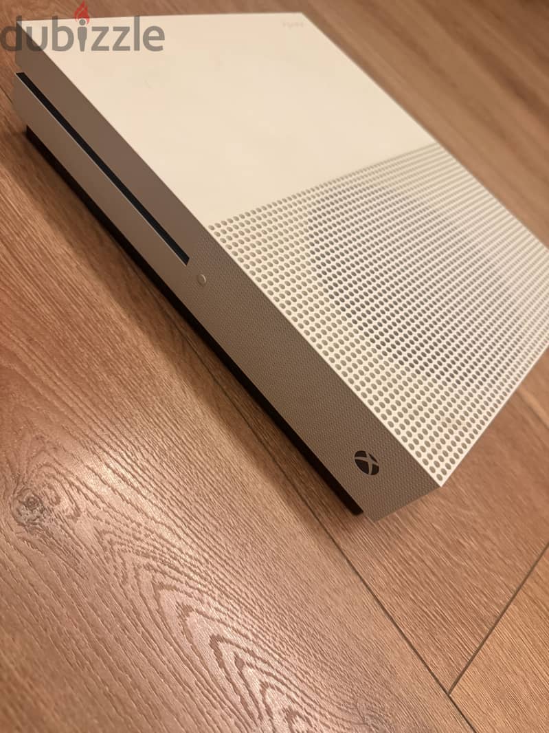 Xbox one S (1TB) 2