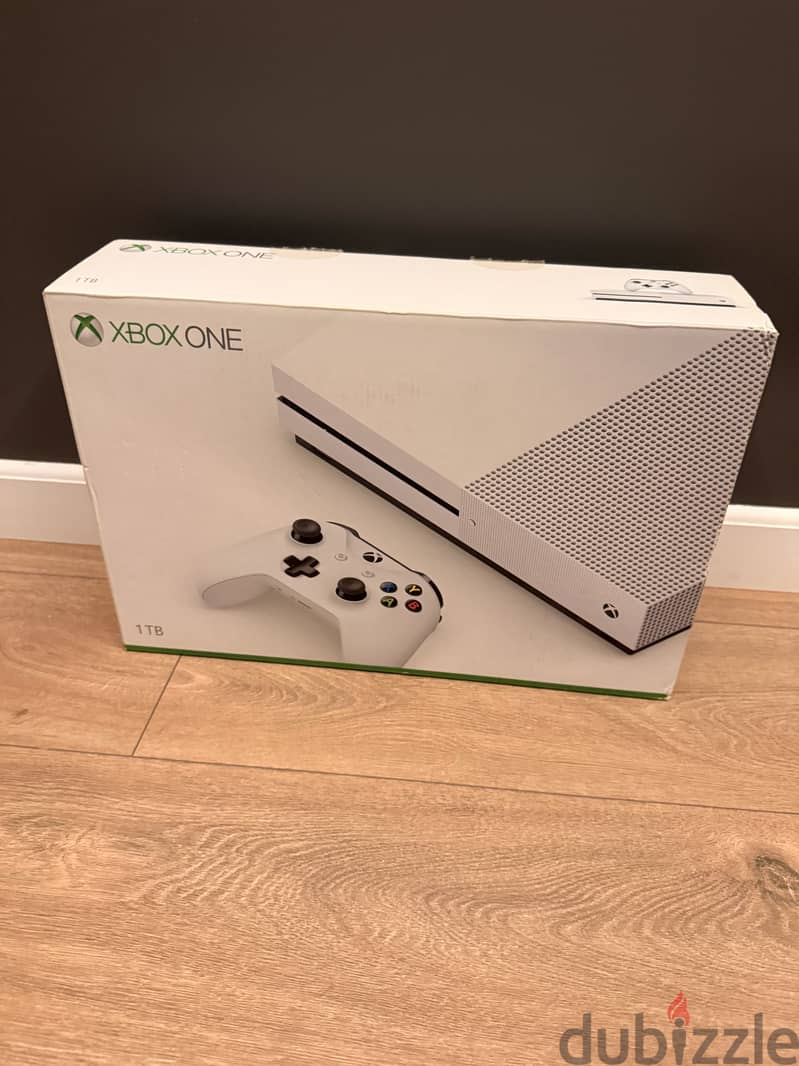 Xbox one S (1TB) 1