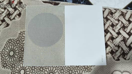 xbox one s  وارد السويد (أوروبا) بحالة ممتازة مساحت واحد تيرا