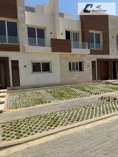 TOWNHOUSE READY TO MOVE WITH BEST PRICE IN AZAR NEW CAIRO -PRIME LOCATION - OPEN VIEW