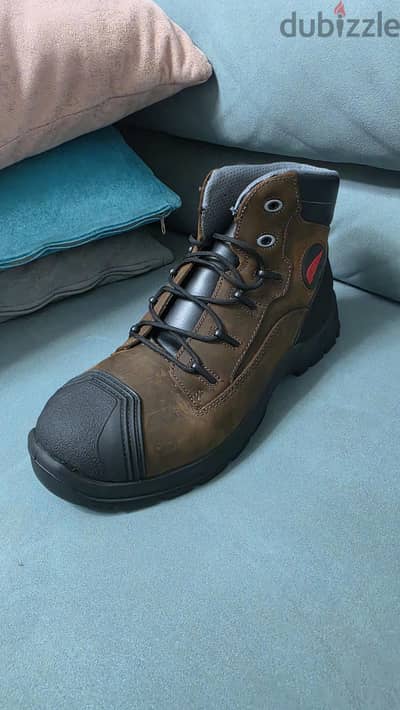 للبيع حزاء ريدوينج ايطالي مقاس ٤٥ . Red wing shoes