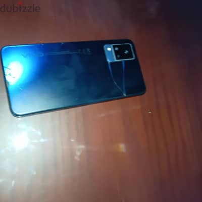فيفو فى 21 ضهره مكسور بس معايا ضهر سليم لسة مركبتوش
