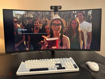 Curved Ultrawide Monitor – Excellent Condition