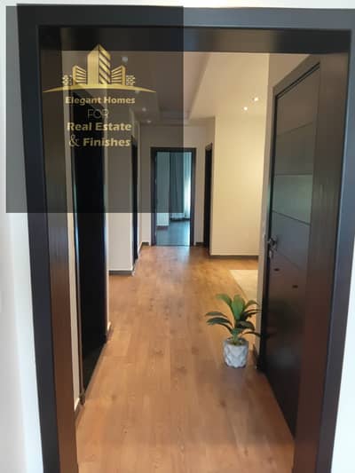 شقة مفروشة للإيجار في Lake View Compound | 250م | غرفتين | 135,000 جنيه