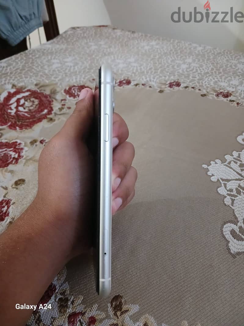 Apple - iPhone 11 4