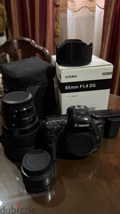 Canon 5d mk4 with 85mm sigma & 50mm
