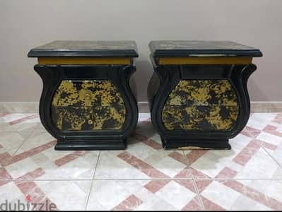 2 كومود بالزجاج