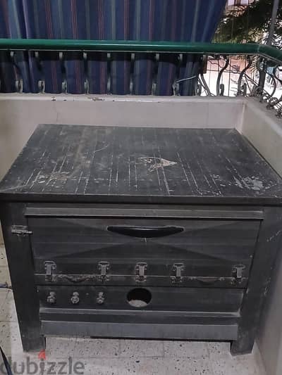 2 فرن خبيز بلدي غاز صاج بحالة ممتازة للبيع (حجم كبير وحجم صغير)
