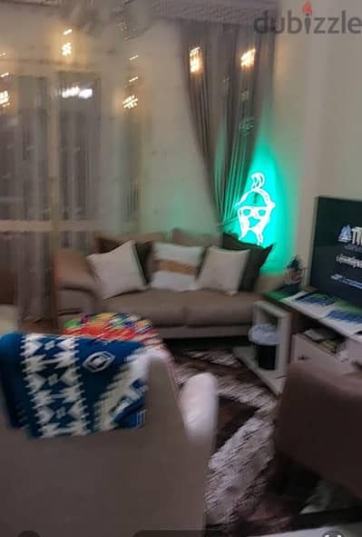 إنتريه شيك وأنيق بحالة ممتازة – لون بني