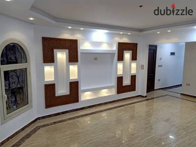 شقه للايجار دور ارضي بحديقه ١٥٠م حديقه ٢٠٠م بجوار خدمات و النادي و طريق نيو جيزه الخمايل الشيخ زايد