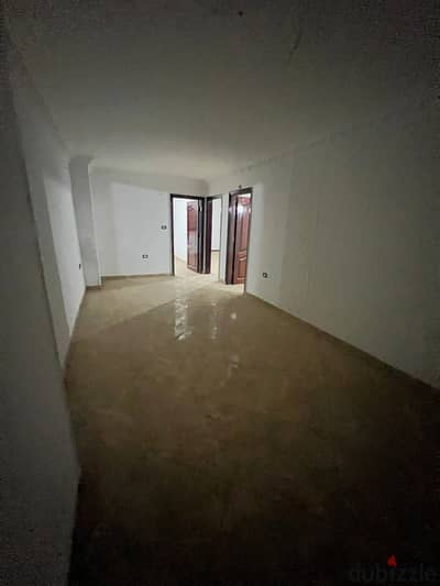 Classic prices apartment 170 meters Ibn Al-Farid main street sixth floor and elevator