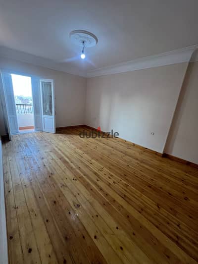 For rent, a 160 square meter apartment on the side of Al-Fateh, sixth floor with an elevator