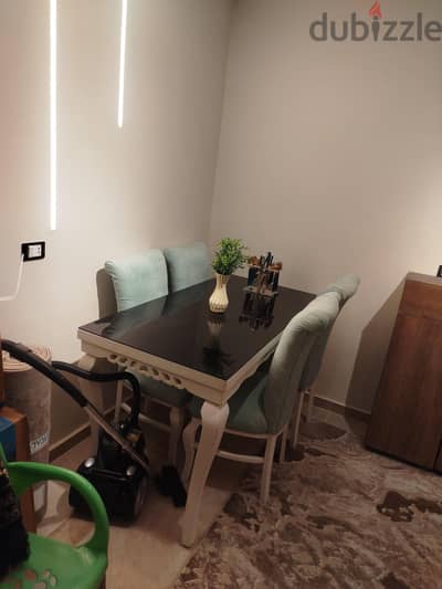 سفره 4 كراسي  سعرها 3500ج