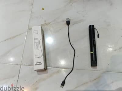 ليزر اخضر بشاحن تايب سي بتاع الموبايلومعه وصله الشاحن والعلبه