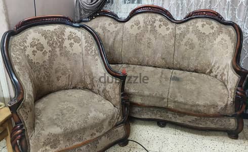 صالون كلاسيك فخم (كنبة + 4 كراسي) بحالة جيدة