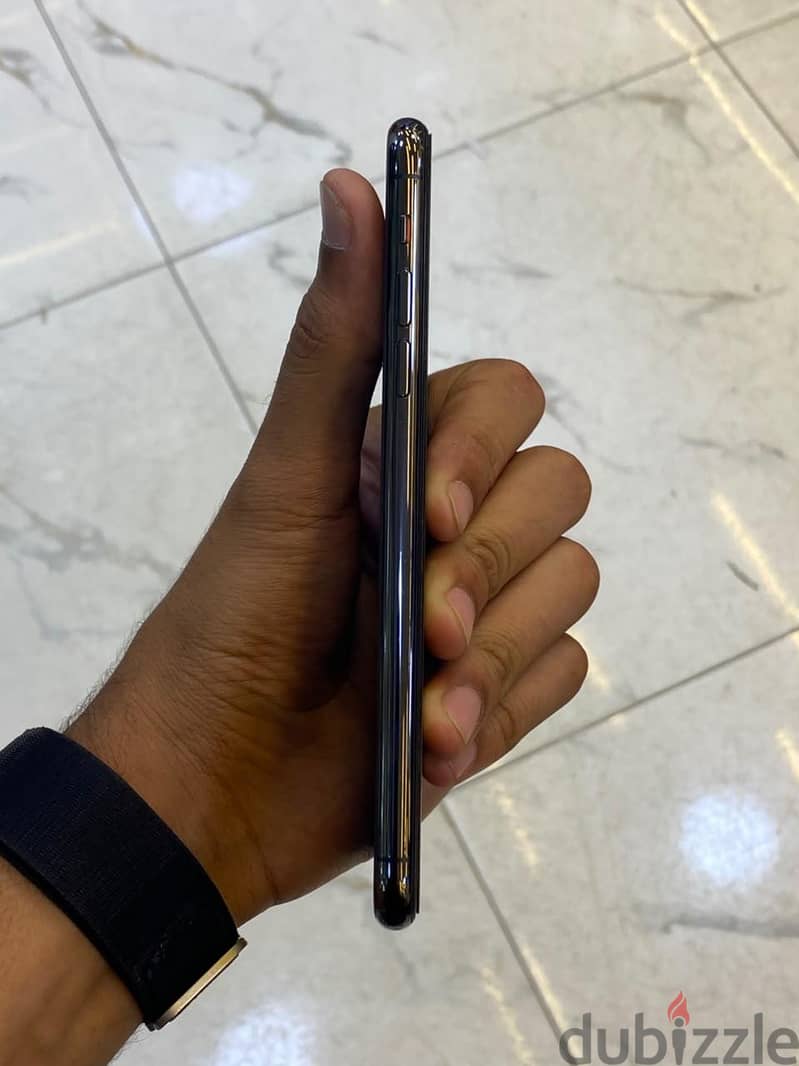 Apple - iPhone 11 Pro Max 2