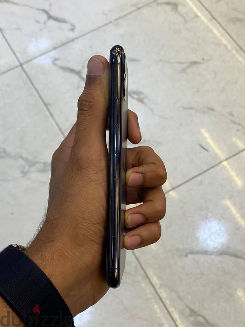 Apple - iPhone 11 Pro Max 1
