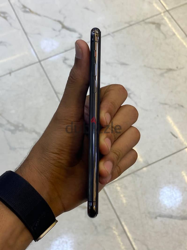 Apple - iPhone 11 Pro Max 2