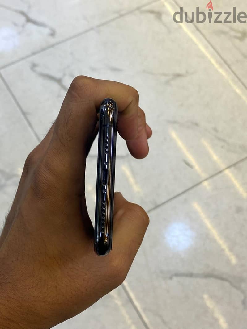 Apple - iPhone 11 Pro Max 3