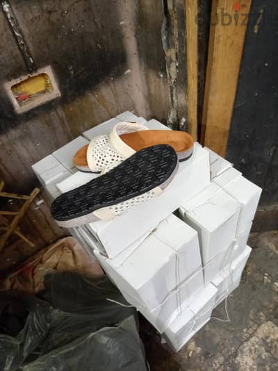 flip flop for women.       شبشب جديد بيج للسيدات