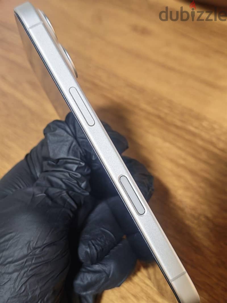 iPhone 16 3
