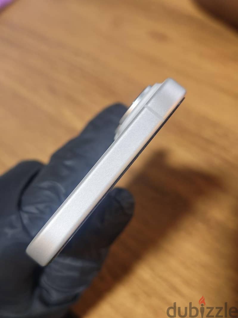 iPhone 16 4