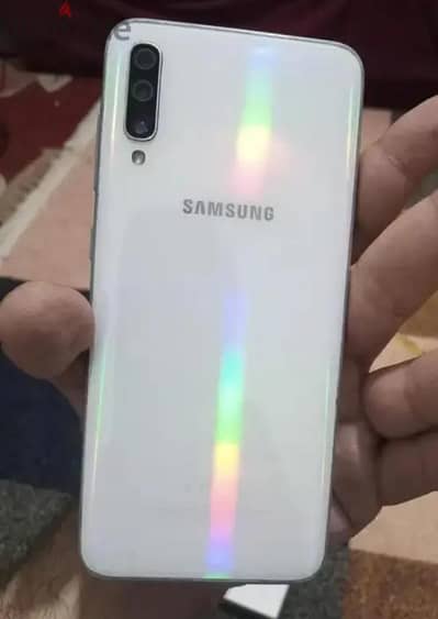 للبيع سامسونج A70 بحاله ممتازه بالعلبه والمشتملات