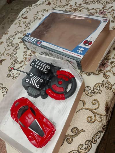 سيارة بالريموت حاله جيده جدا