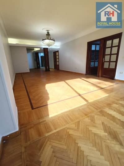 Apartment for sale in Khalifa El-Mamoun, a prestigious location in Heliopolis. Ultra super lux with air conditioning. The apartment is fully equipped, has a direct northern facade, and is close to all services.