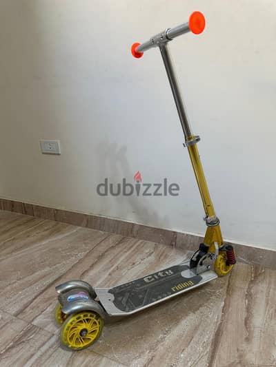 سكوتر اطفال بحالة ممتازة