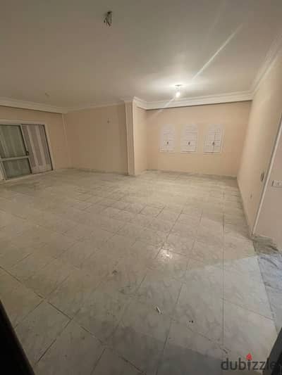 Apartment on a main street near Al-Munhalschool, Nasr City for rent