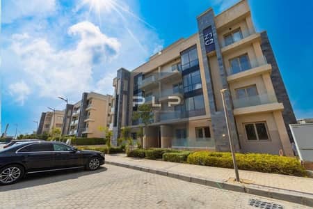 Apartment for sale in Galleria Moon Valley, fully finished and ready to move in immediately. Prime location.