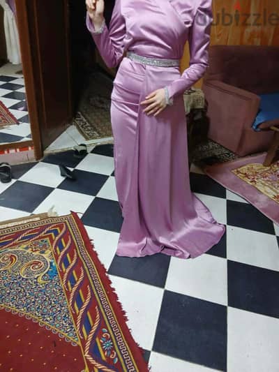 فساتين بحالة الجديد
