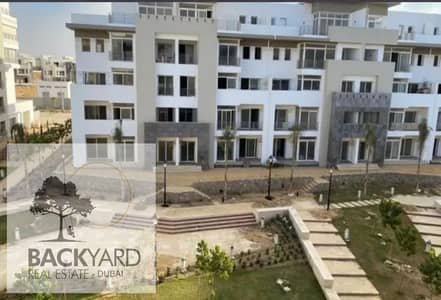 مقدم 5% و  بالتقسيط شقه للبيع متشطبه في كمبوند هايد بارك التجمع الخامس new cairo قريب من الجامعه الامريكيه auc في golden squre