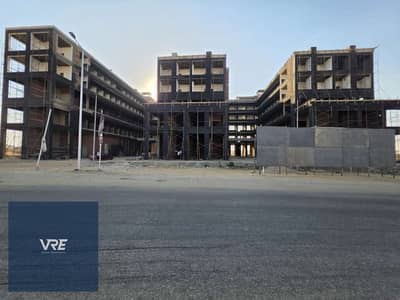 امتلك مطعم او كافيه في ذا سكوير مول   فرصة استثمارية استثنائية في قلب مدينة الشروق  ​ الموقع: ​مباشرة على محور الحرية الرئيسي. ​في قلب مركز خدمات