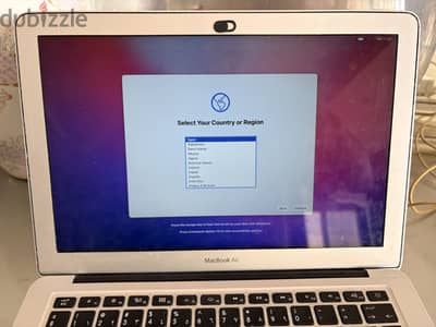 Macbook Air 13” (2017) with box and charger. Very good condition